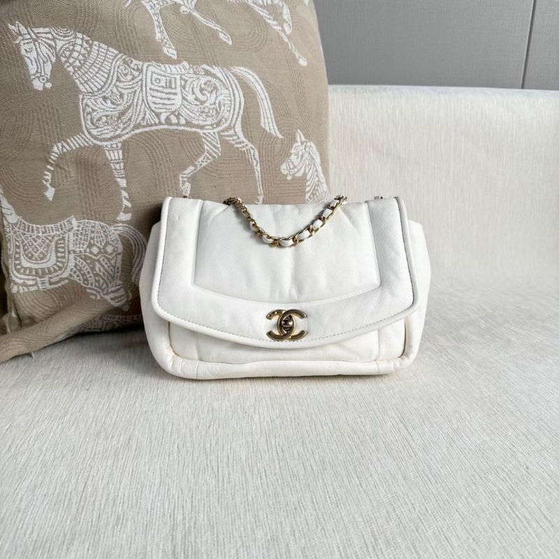 Chanel 白金雲朵泡芙包 白色金扣 羊皮 23*13*5  9新 配件購證 塵袋 保卡-5