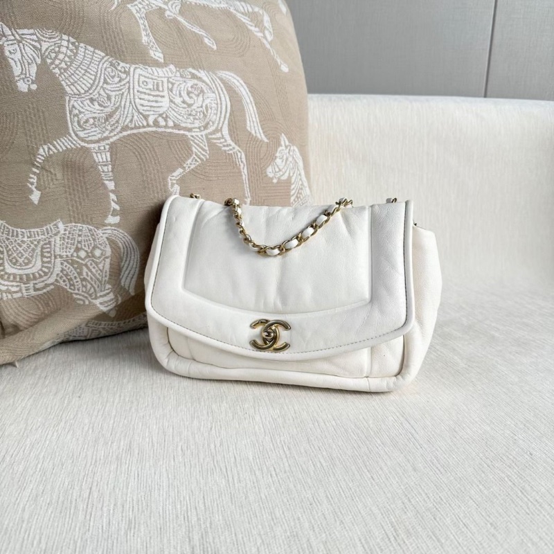 Chanel 白金雲朵泡芙包 白色金扣 羊皮 23*13*5  9新 配件購證 塵袋 保卡-6