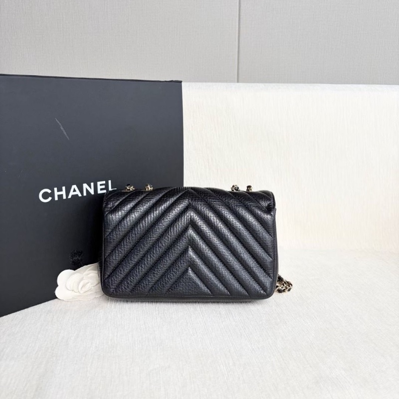 Chanel V紋大mini口蓋包 黑色金扣 牛皮20*13*7  9新 配件塵袋保卡-3