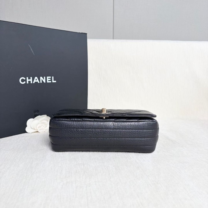 Chanel V紋大mini口蓋包 黑色金扣 牛皮20*13*7  9新 配件塵袋保卡-5