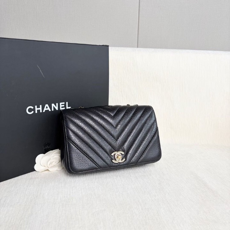 Chanel V紋大mini口蓋包 黑色金扣 牛皮20*13*7  9新 配件塵袋保卡-7