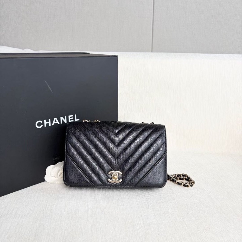 Chanel V紋大mini口蓋包 黑色金扣 牛皮20*13*7  9新 配件塵袋保卡-8