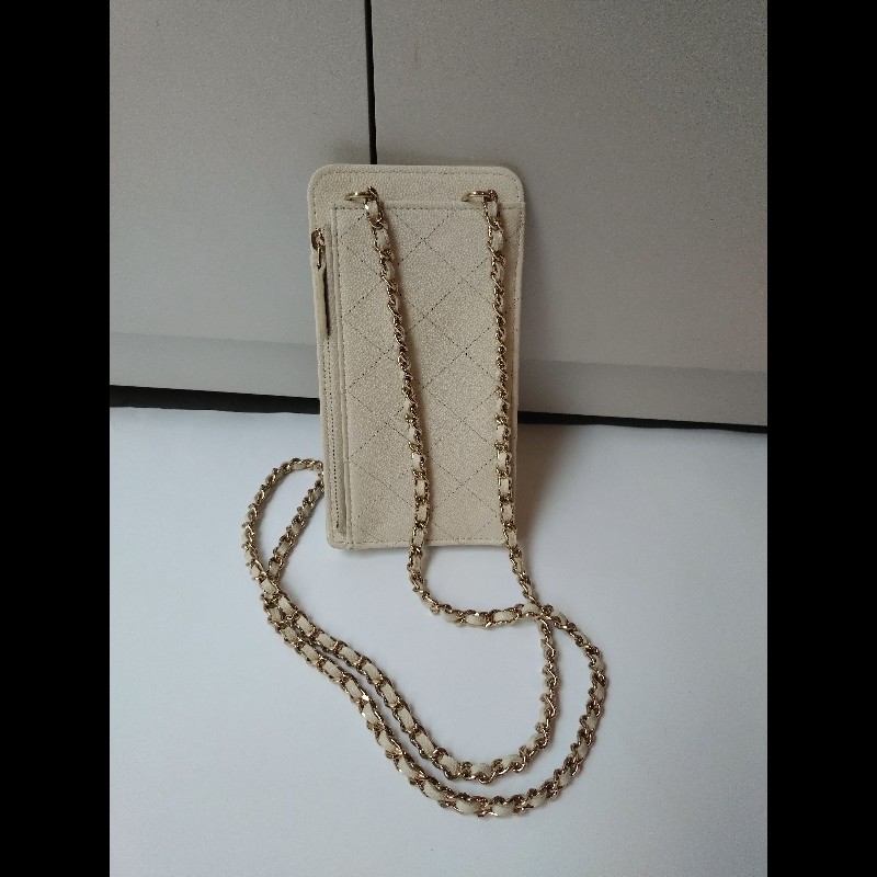Chanel 淡金鍊乳白牛皮手機卡片斜背小包-4
