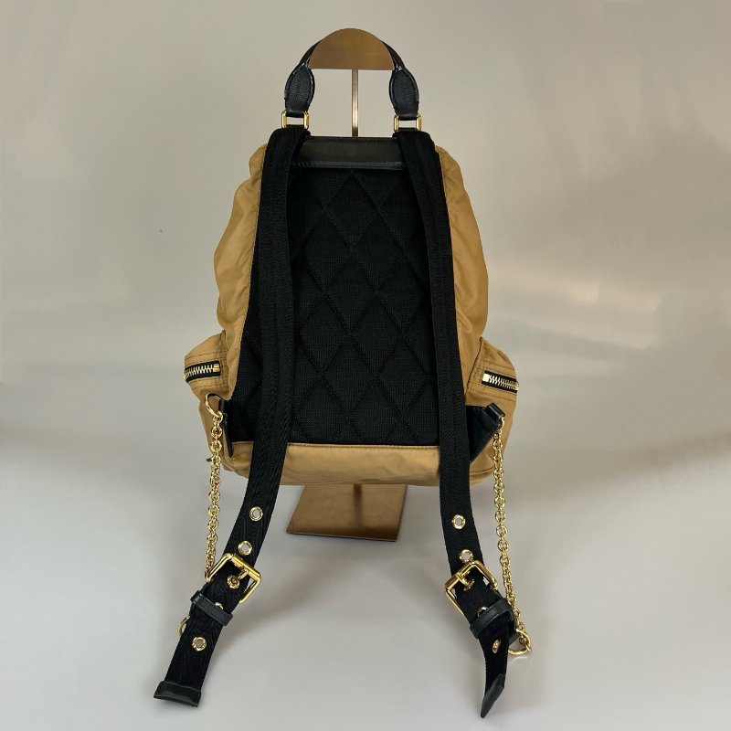 BURBERRY 土黃尼龍後背包-1