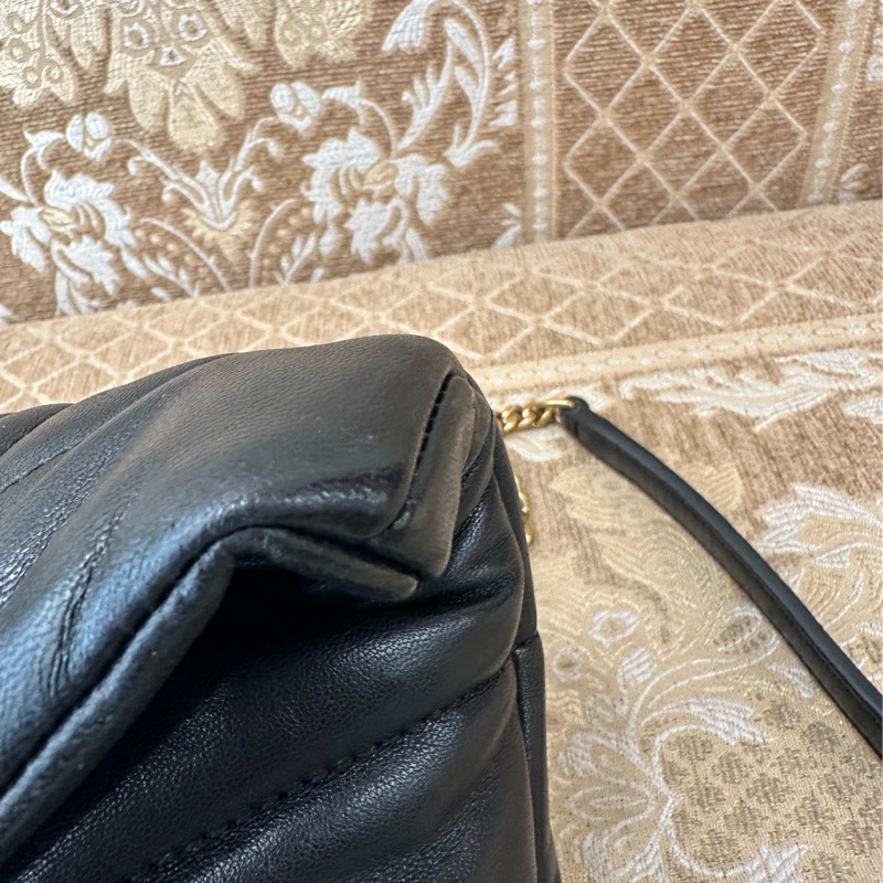 YSL 黑羊皮金釦Puffer mini信封下蓋肩斜背包-9