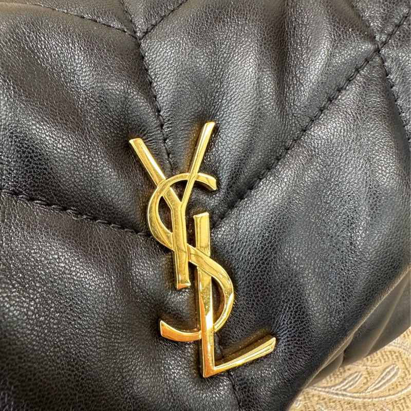 YSL 黑羊皮金釦Puffer mini信封下蓋肩斜背包-11
