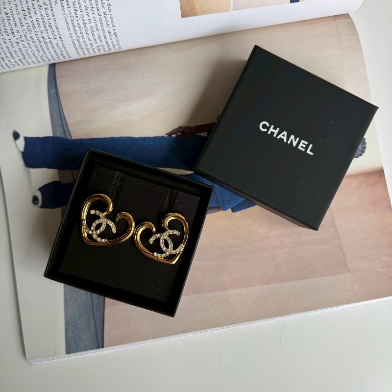 💖全新 這個要買💖Chanel 金色大愛心內閃鑽耳環-0