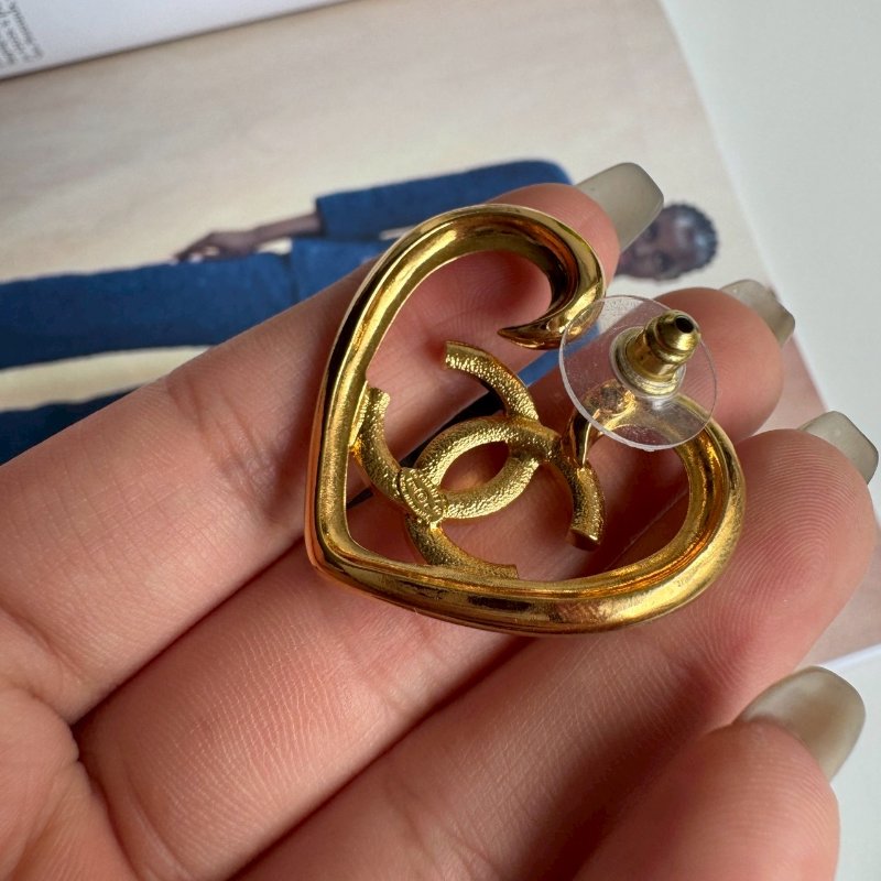 💖全新 這個要買💖Chanel 金色大愛心內閃鑽耳環-3