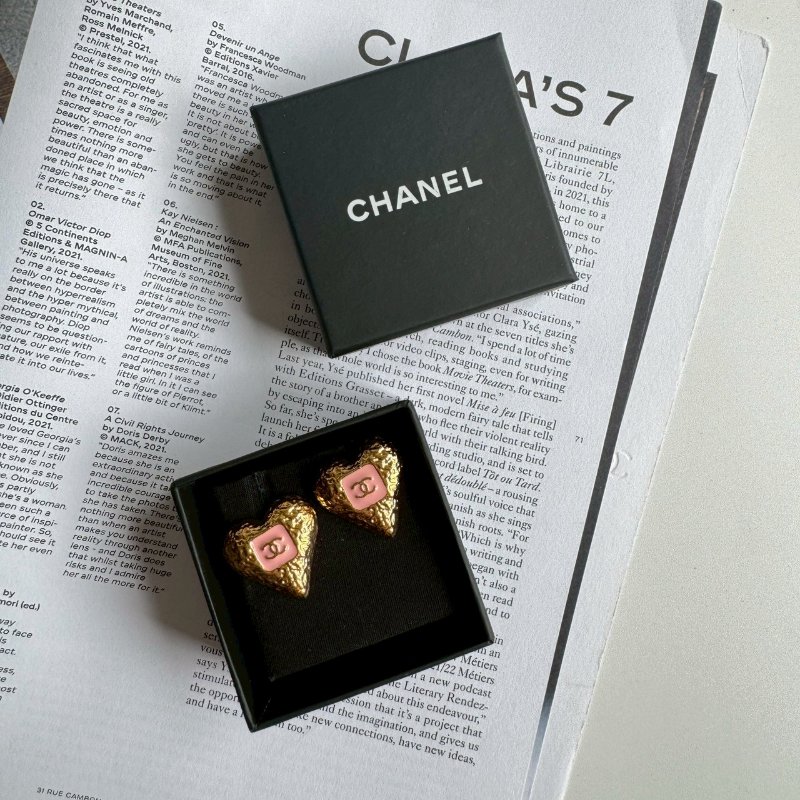 💫全新商品💫 Chanel 金箔色拼粉色愛心耳環-0