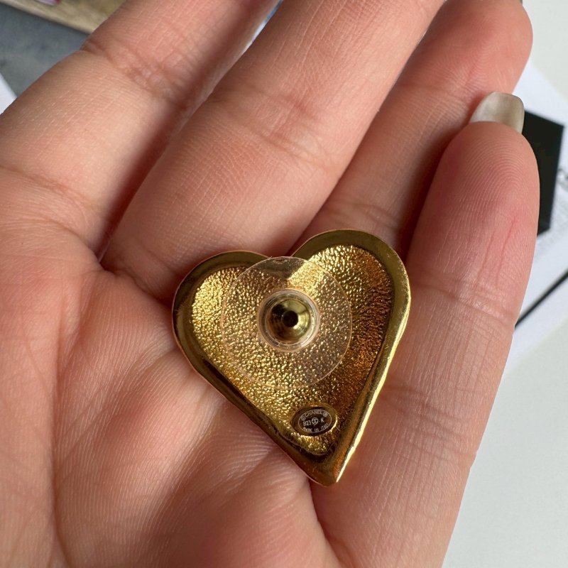 💫全新商品💫 Chanel 金箔色拼粉色愛心耳環-3