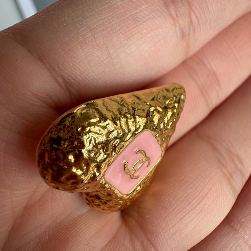 💫全新商品💫 Chanel 金箔色拼粉色愛心耳環-5