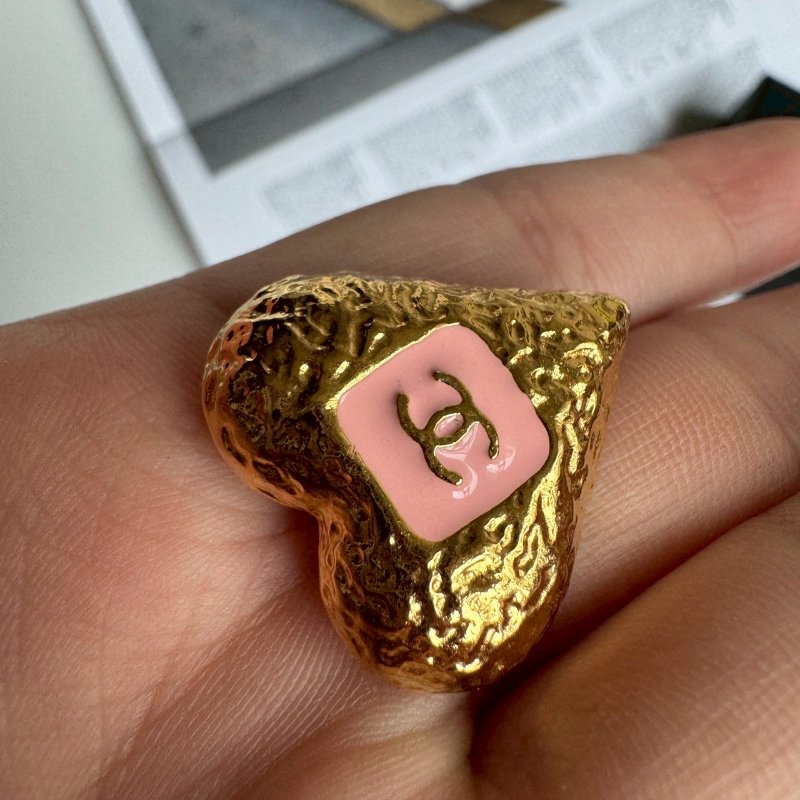 💫全新商品💫 Chanel 金箔色拼粉色愛心耳環-6