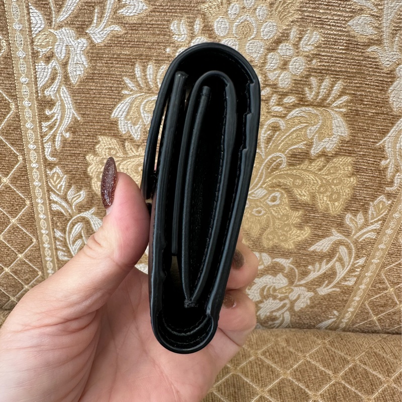 Celine 黑滑面牛皮金凱旋釦內零錢袋6卡三折短夾10D783DPV-3