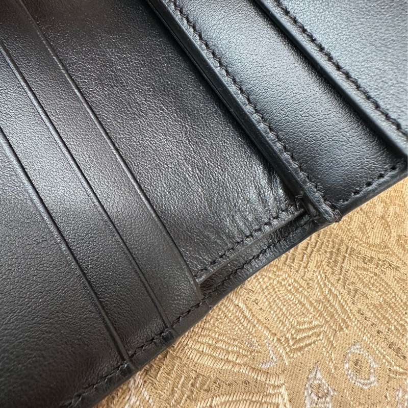 Celine 黑滑面牛皮金凱旋釦內零錢袋6卡三折短夾10D783DPV-7