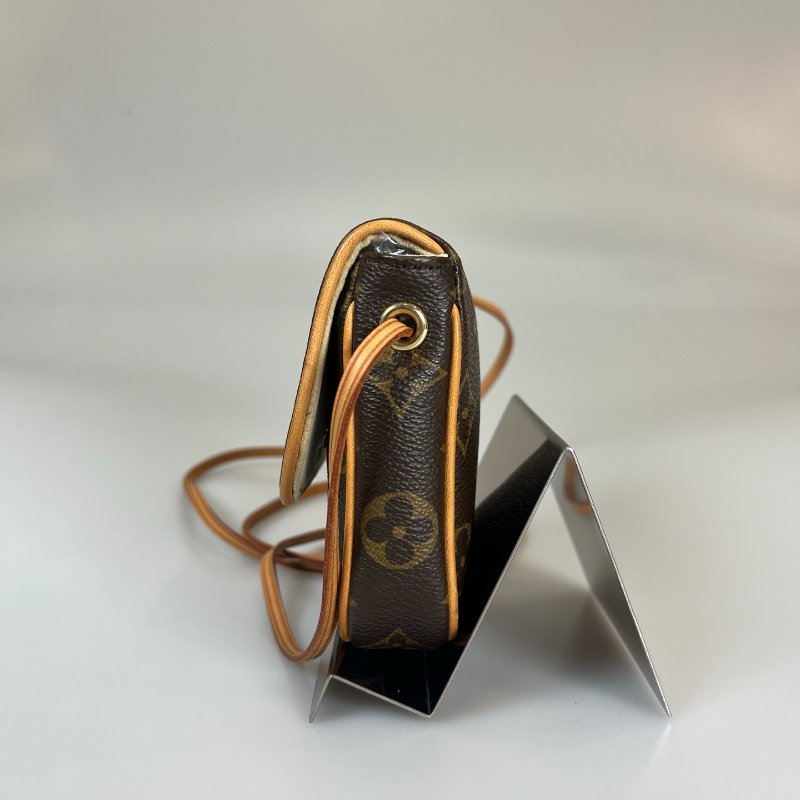 LV M60018 老花Pochette Cancun 側肩包-3
