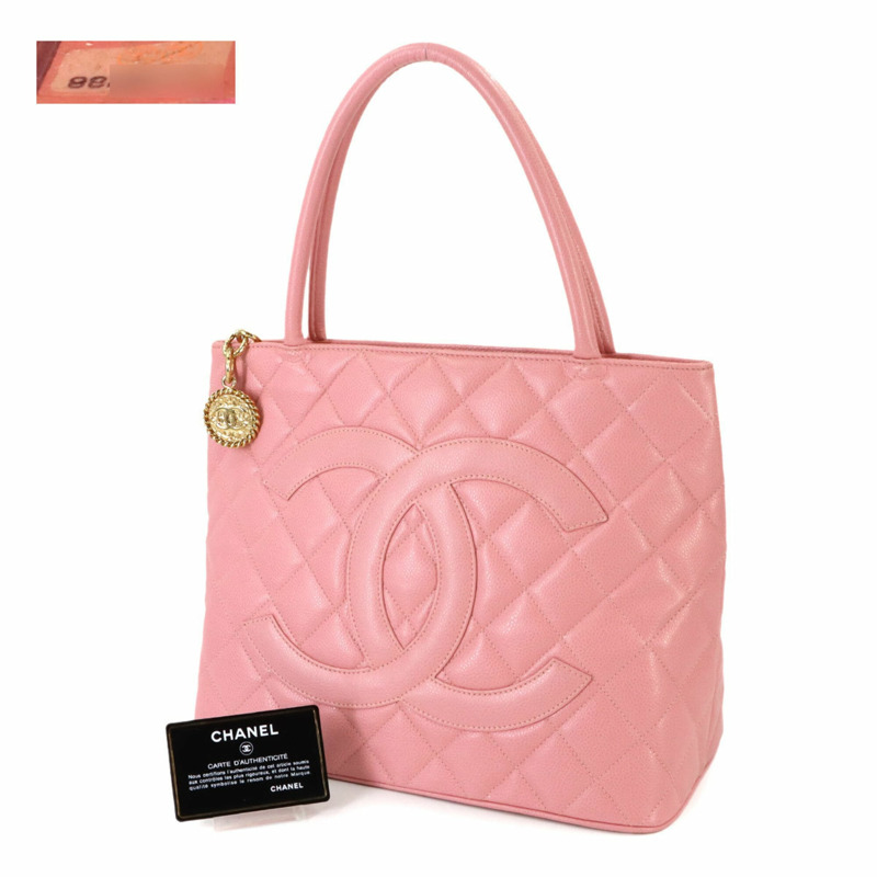 Chanel Medallion 手提包，經典設計的複刻版，採用粉紅色魚子醬皮革製成，配金色五金配件（A01804）。-1