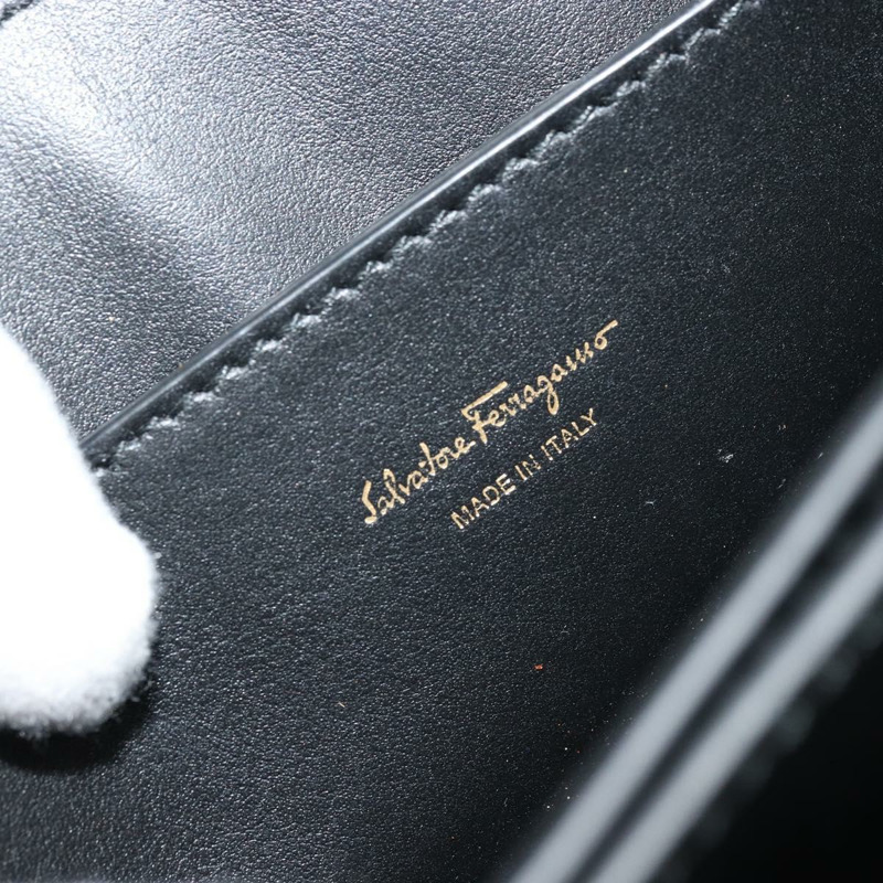 【日本直送】Salvatore Ferragamo Gancini 黑色金色皮革肩背包，正品編號 175970A-17