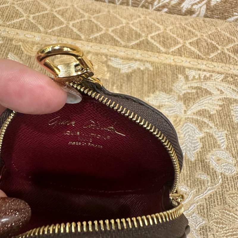 LV 原花金釦GraceCoddingon同行系列貓咪吊飾零錢包M15139-6