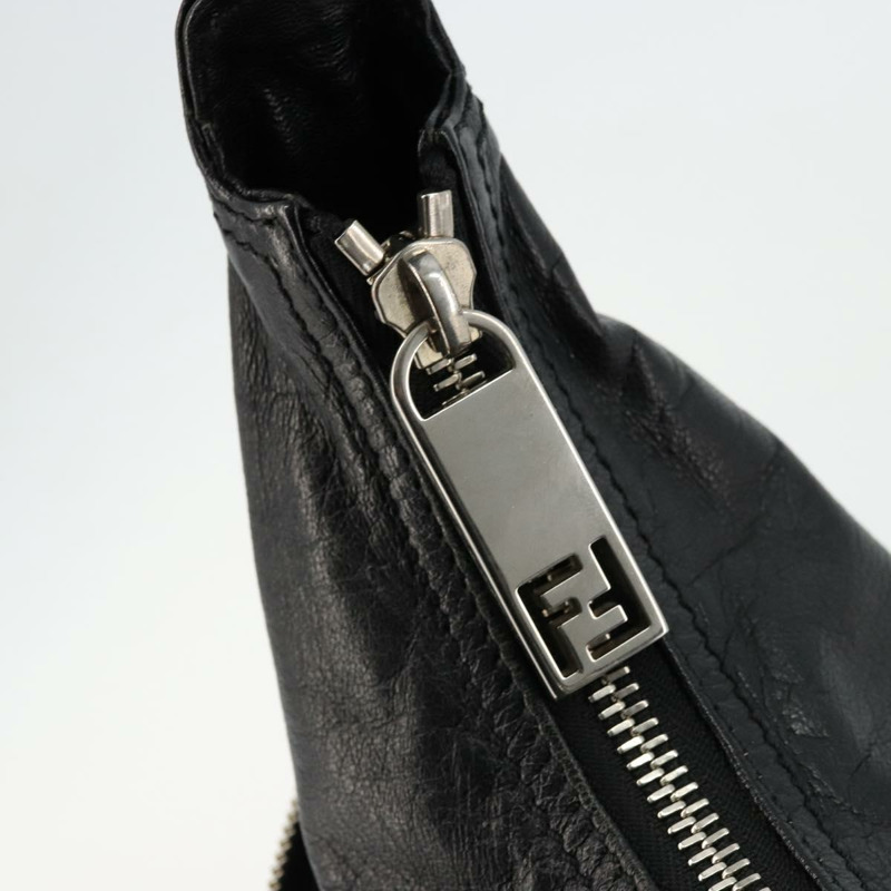 【日本直送】FENDI 銀色黑色皮革肩背包 正品 178594A-14
