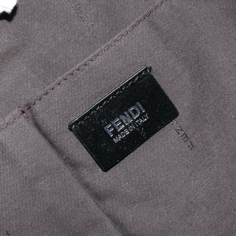 【日本直送】FENDI 銀色黑色皮革肩背包 正品 178594A-15