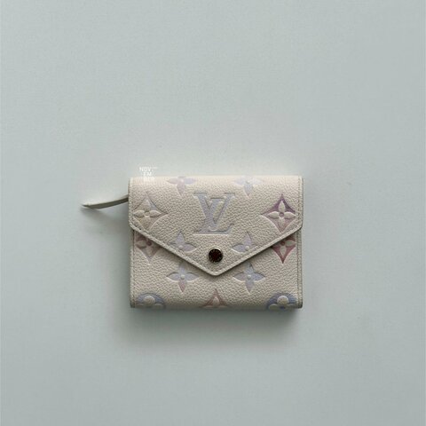 98新🩷 Louis Vuitton LV 路易威登 Victorine 三折錢包 粉色印花