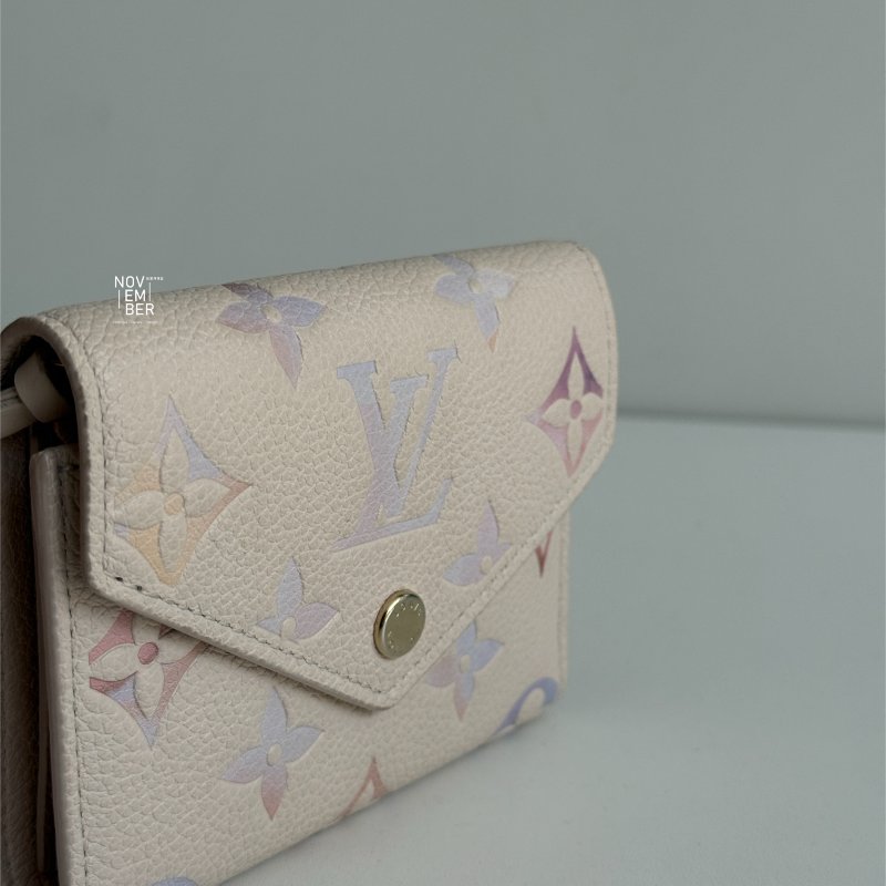98新🩷 Louis Vuitton LV 路易威登 Victorine 三折錢包 粉色印花-1