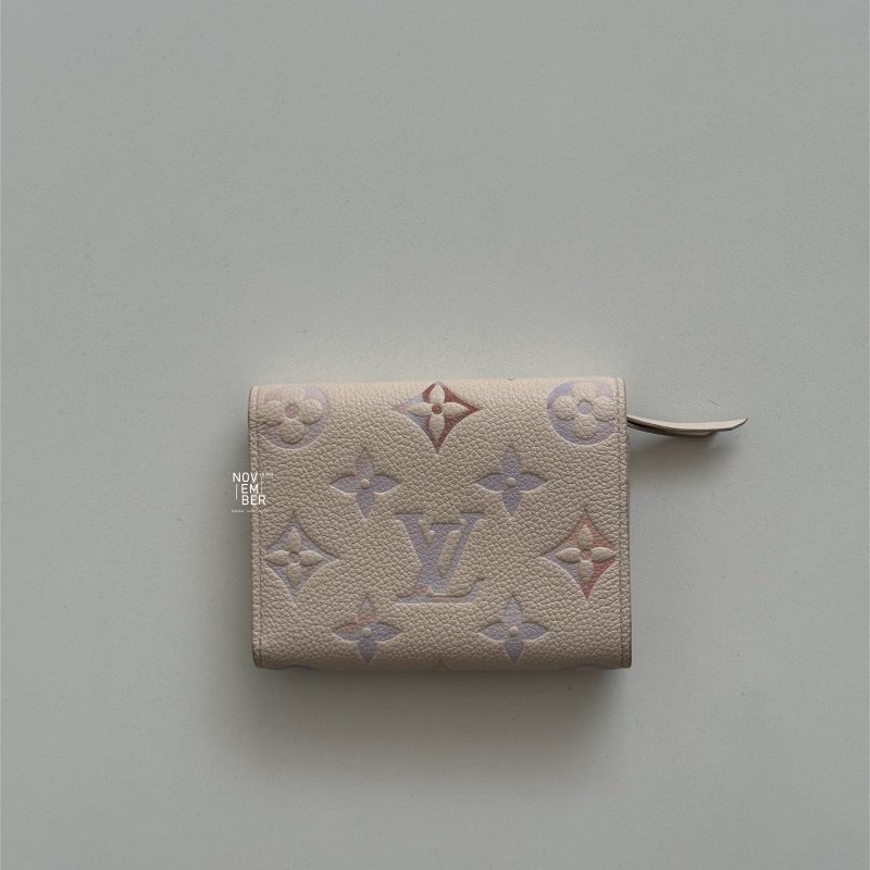 98新🩷 Louis Vuitton LV 路易威登 Victorine 三折錢包 粉色印花-6