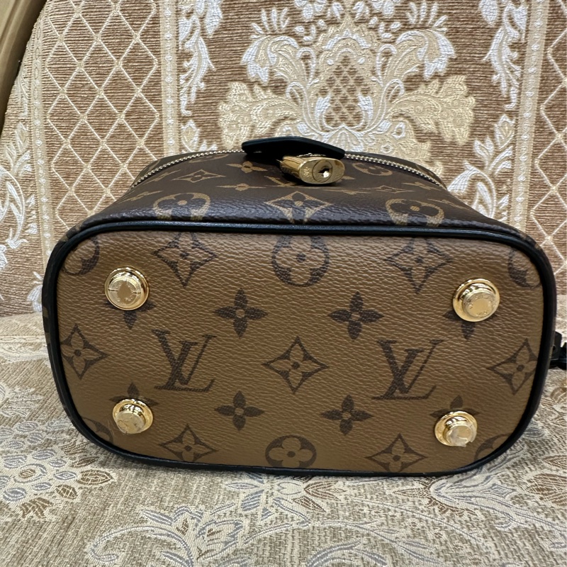 LV 雙色原花金釦Vanity PM手提肩背化妝包M47128-4