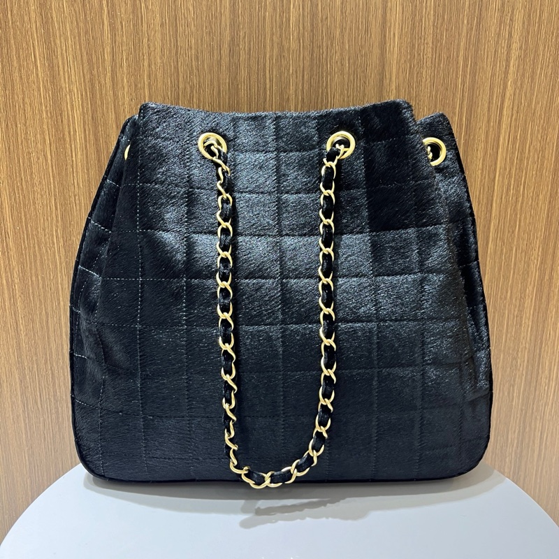 香奈兒Chanel｜華夫格馬毛水桶 黑金 中古-1