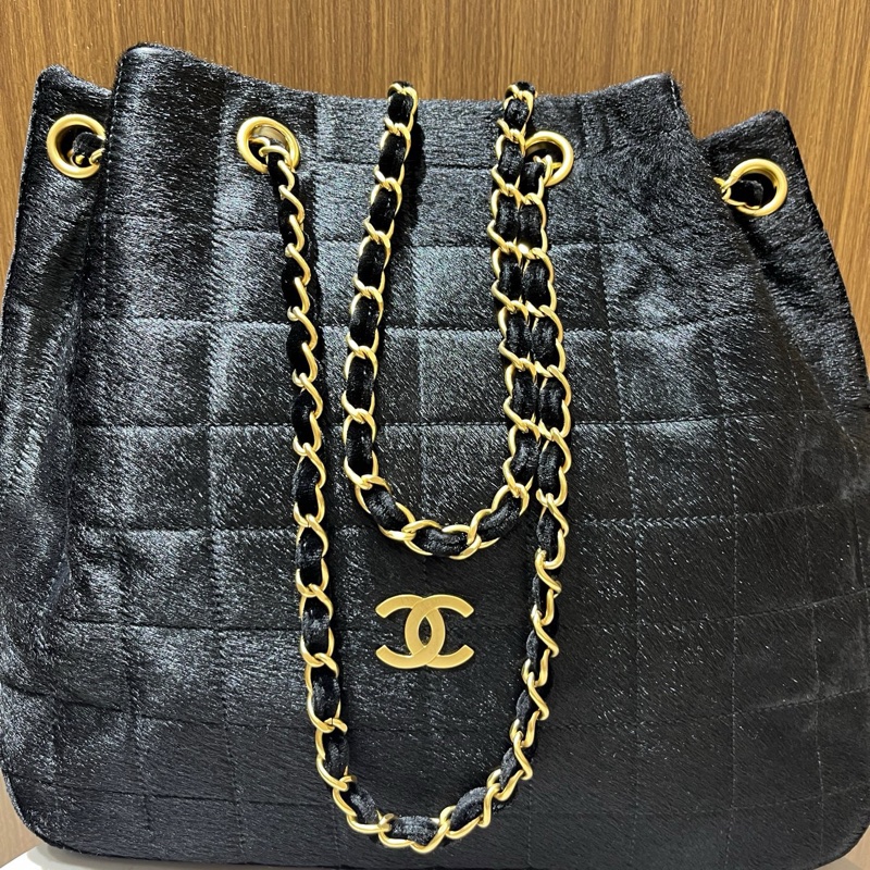香奈兒Chanel｜華夫格馬毛水桶 黑金 中古-8
