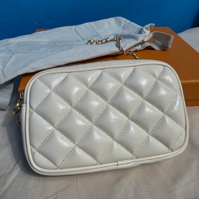 Charles&Keith Apfra 菱格縫斜背包奶油色-1