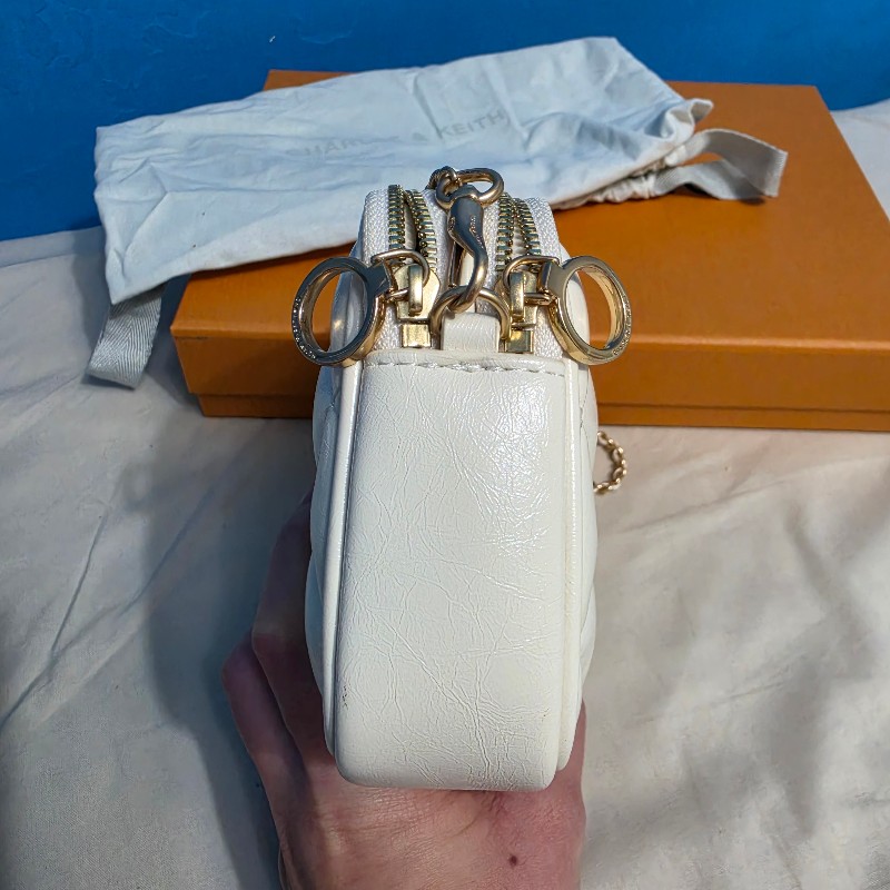 Charles&Keith Apfra 菱格縫斜背包奶油色-3