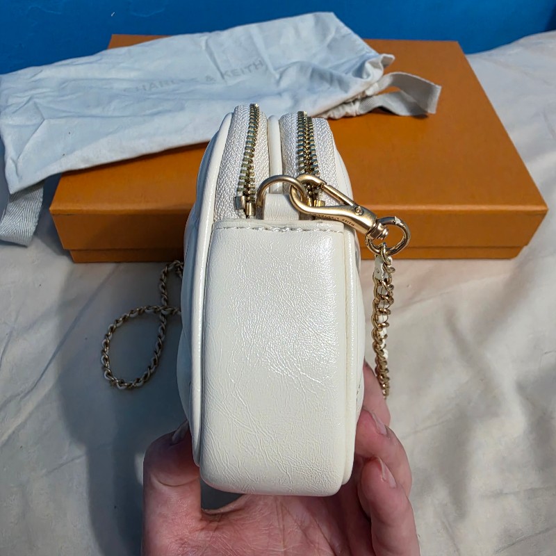 Charles&Keith Apfra 菱格縫斜背包奶油色-4