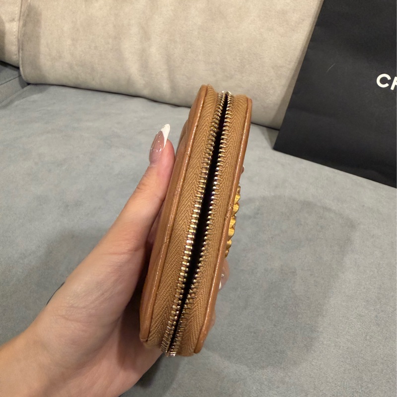 Chanel超難買19零錢包焦糖色羊皮-10