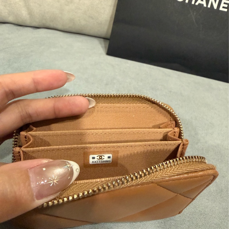 Chanel超難買19零錢包焦糖色羊皮-14