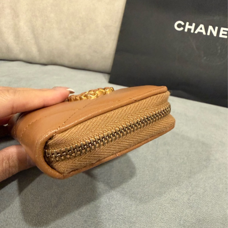 Chanel超難買19零錢包焦糖色羊皮-17
