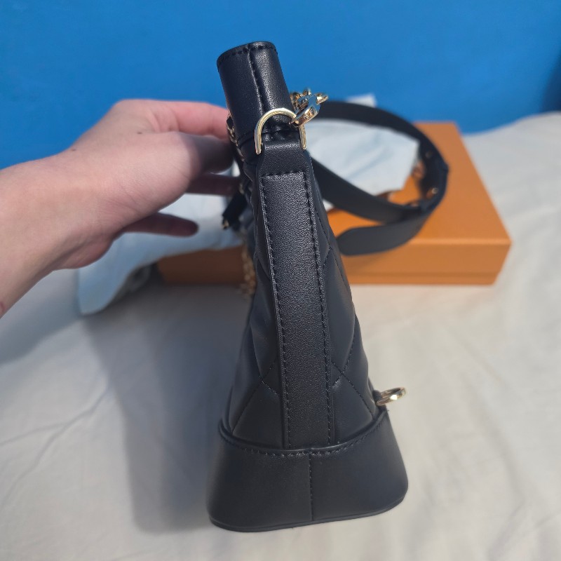 Charles&keith 菱格紋抽繩水桶包-4