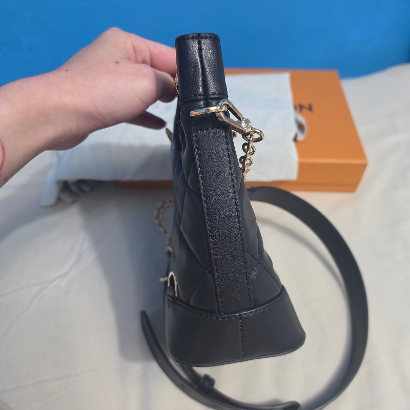 Charles&keith 菱格紋抽繩水桶包-5
