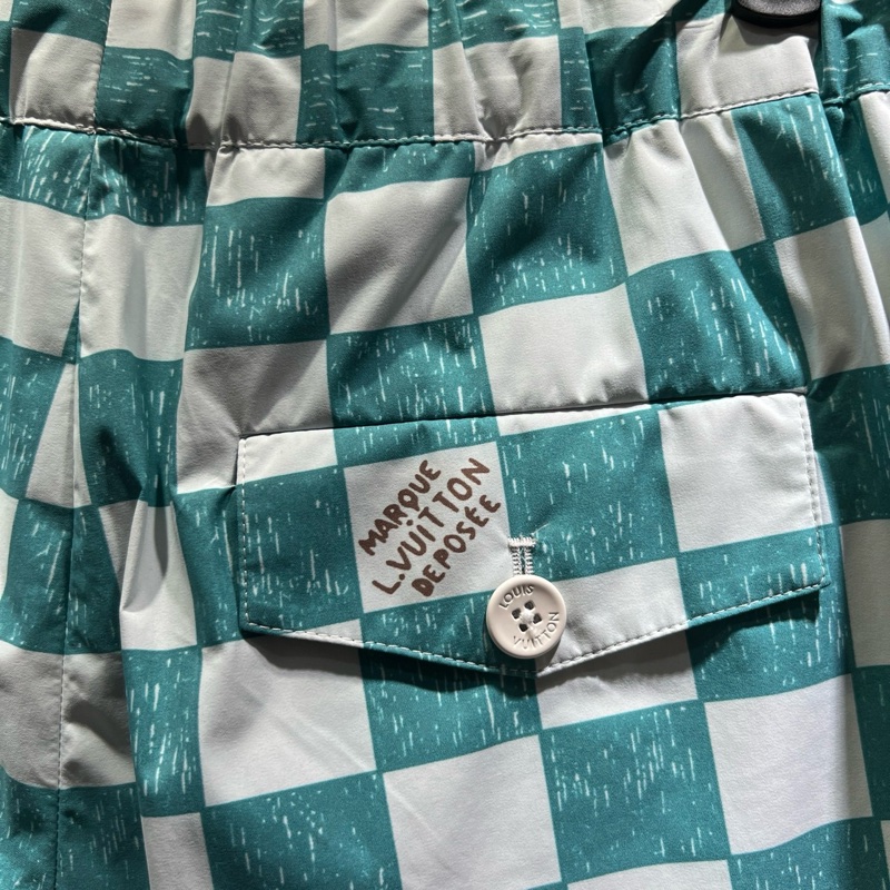 Lv 白綠棋盤格 短褲 38碼-2