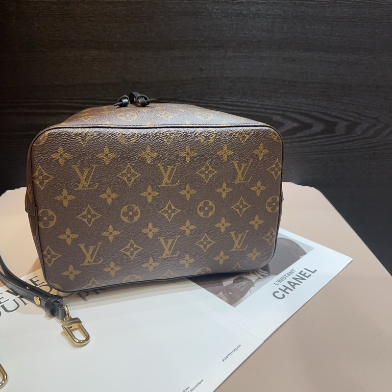 Lv 原花黑牛皮NeoNoe MM水桶包-4