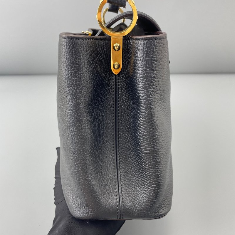 路易威登/Louis Vuitton Capucines中號黑色手提包 缺肩帶-2