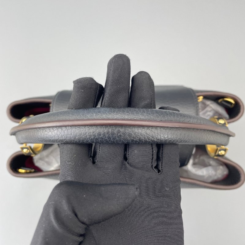 路易威登/Louis Vuitton Capucines中號黑色手提包 缺肩帶-5