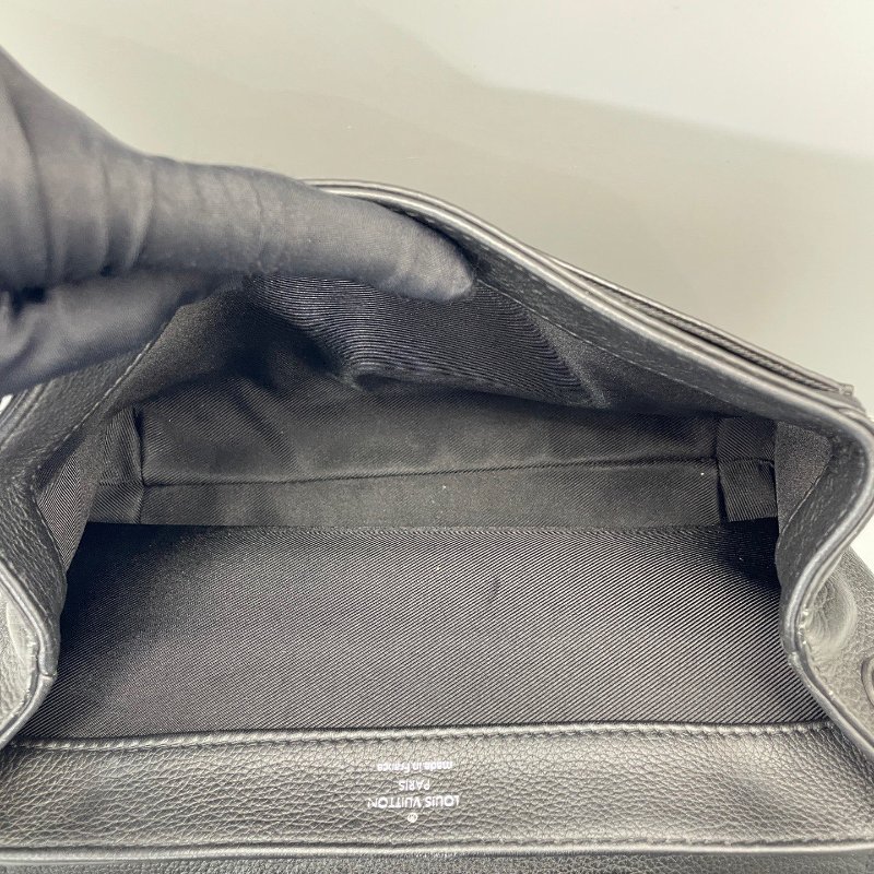 路易威登/Louis Vuitton Lockme 肩背斜背包 黑色小號-8