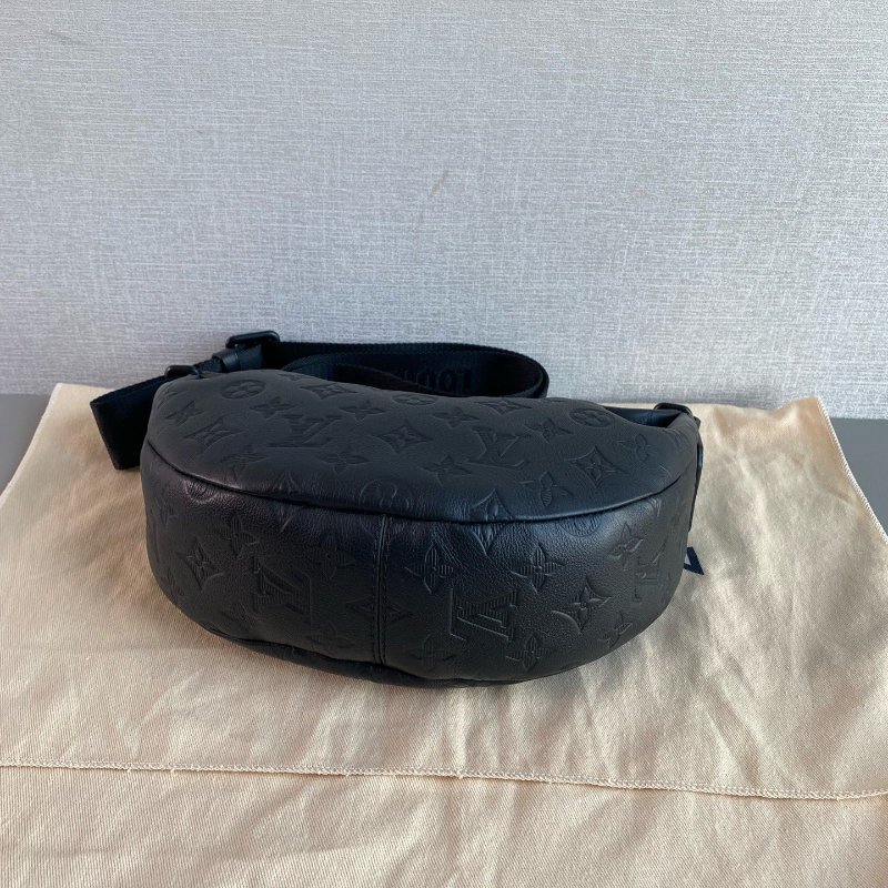 芯片款 路易威登/Louis Vuitton Hamac Bag 黑色全皮壓花月亮包-5