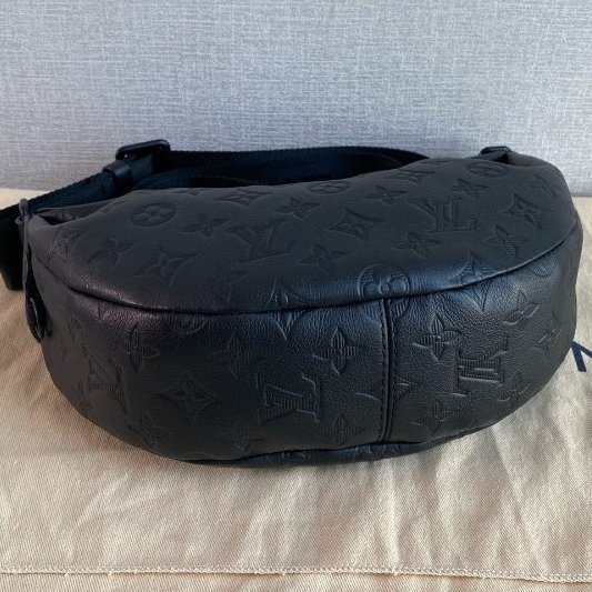 芯片款 路易威登/Louis Vuitton Hamac Bag 黑色全皮壓花月亮包-8