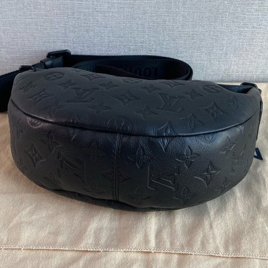 芯片款 路易威登/Louis Vuitton Hamac Bag 黑色全皮壓花月亮包-9