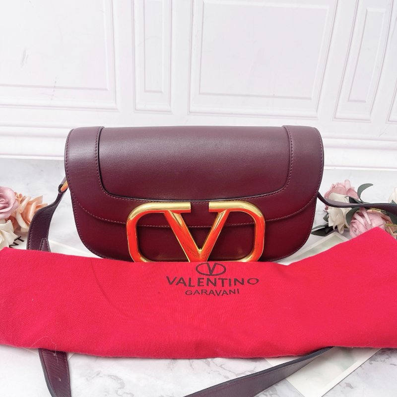 Valentino Supervee酒紅色肩背包牛皮 金色大V標誌扣 25×15×6cm 98新配件塵袋-1