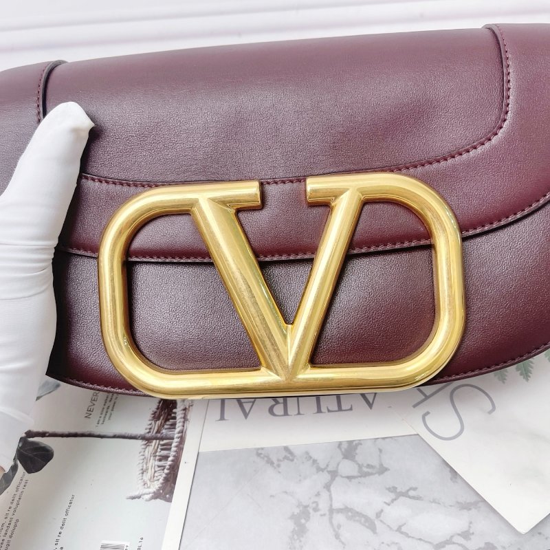 Valentino Supervee酒紅色肩背包牛皮 金色大V標誌扣 25×15×6cm 98新配件塵袋-4