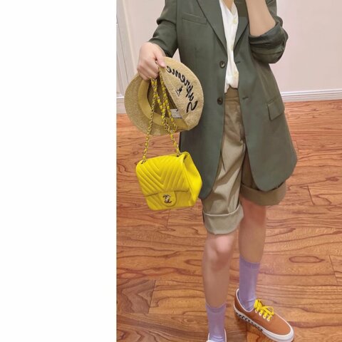 CHANEL 黃色金扣方胖子肩背斜背包16*12*7.5 99新配件盒子 塵袋 購證 保卡
