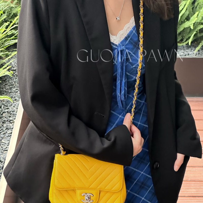 CHANEL 黃色金扣方胖子肩背斜背包16*12*7.5 99新配件盒子 塵袋 購證 保卡-1